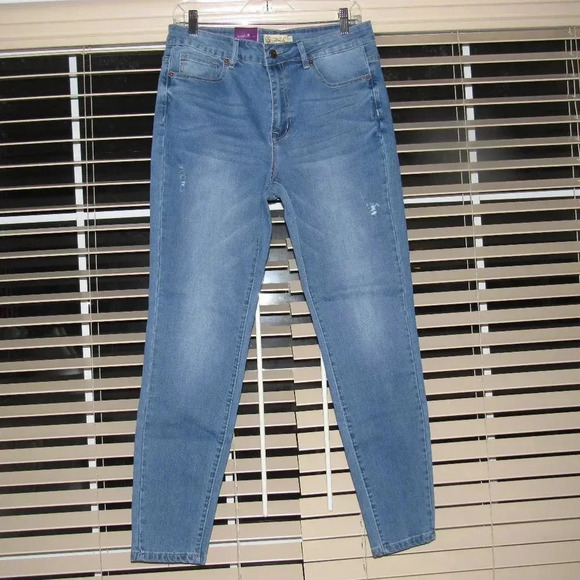 NWT HONTOUTE Light Wash Distressed Jeans Size 31 - Picture 1 of 5